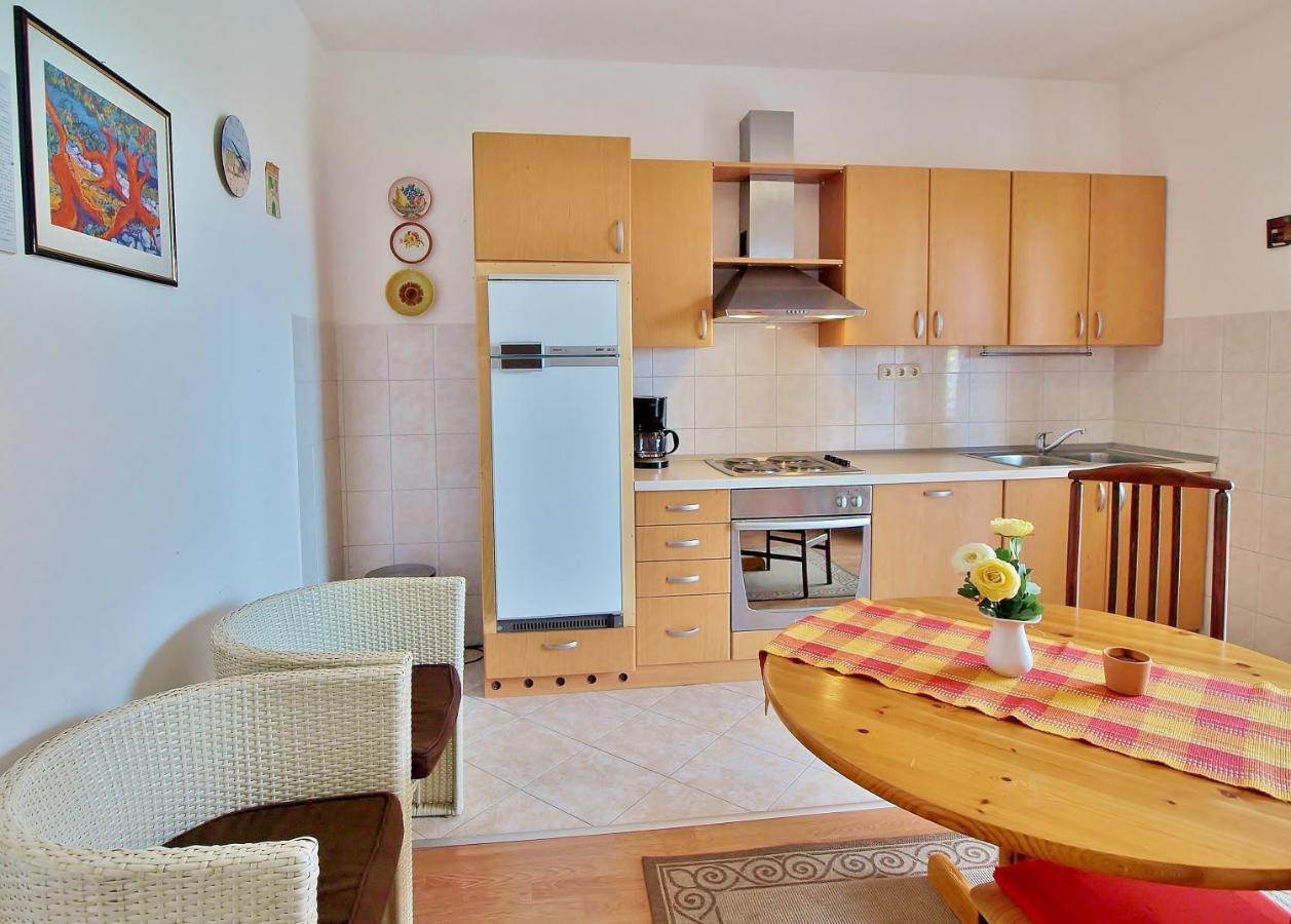 Apartments Biserka Rab Town Extérieur photo