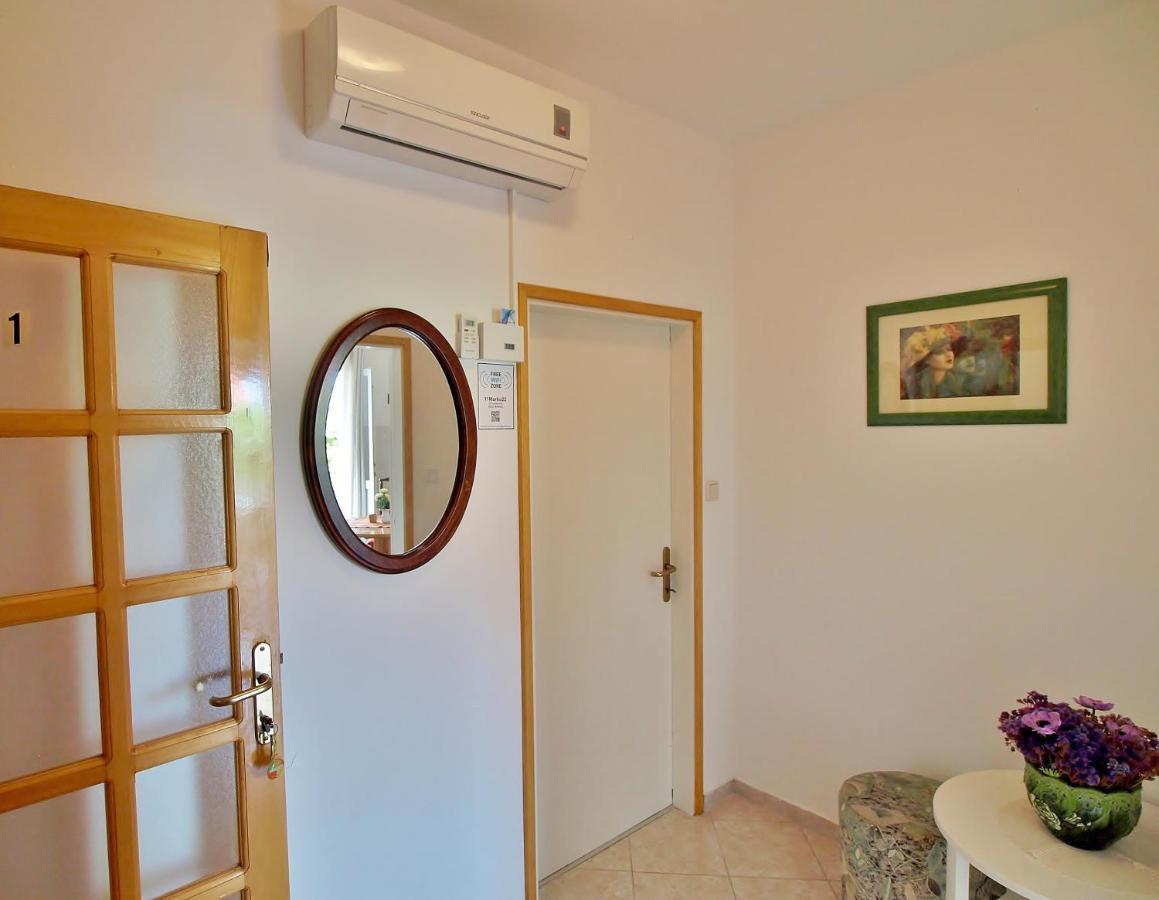 Apartments Biserka Rab Town Extérieur photo