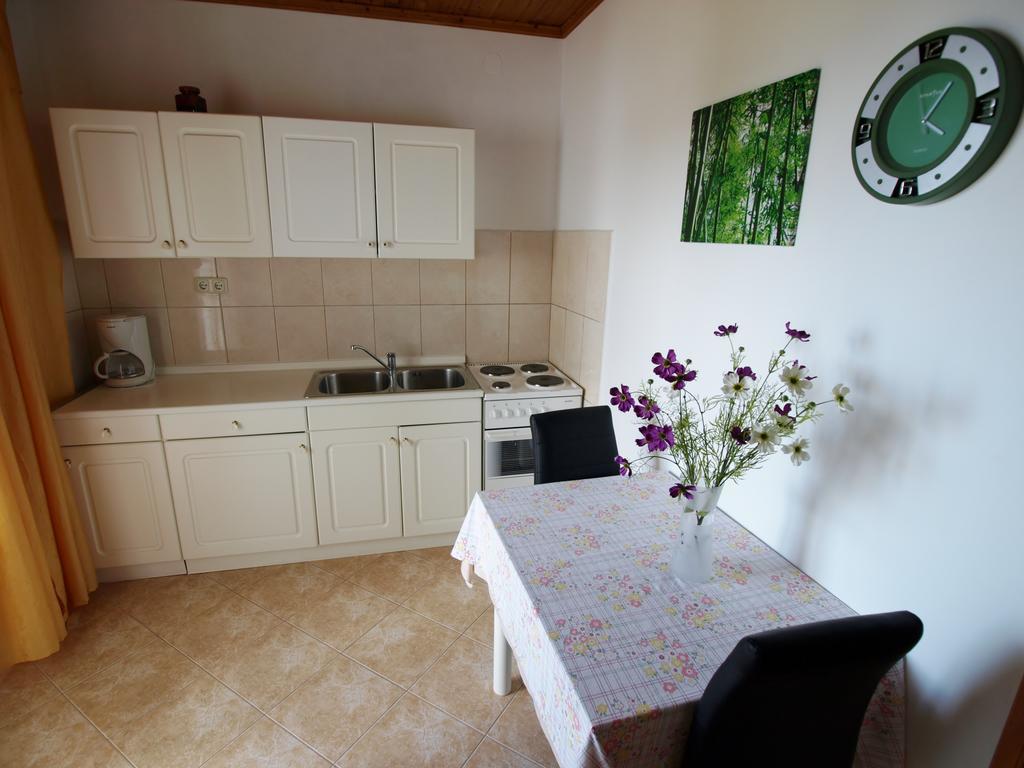 Apartments Biserka Rab Town Extérieur photo